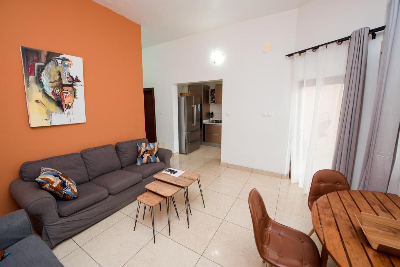 Appartement Charmant Et Lumineux Pointe Noire Exterior photo